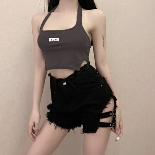 شورت جينز ممزق بخصر كبير بفتحات من الجانبين