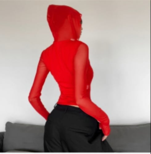 بلوزه شبكي اكمام طويلة مجوفة بغطاء الراس