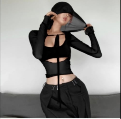 بلوزه شبكي اكمام طويلة مجوفة بغطاء الراس