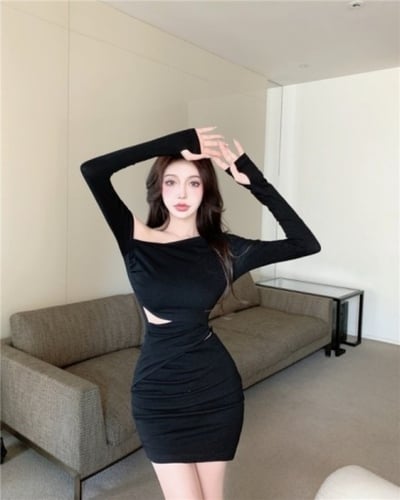 فستان قطني قصير بكم خارج مائل عن الكتف