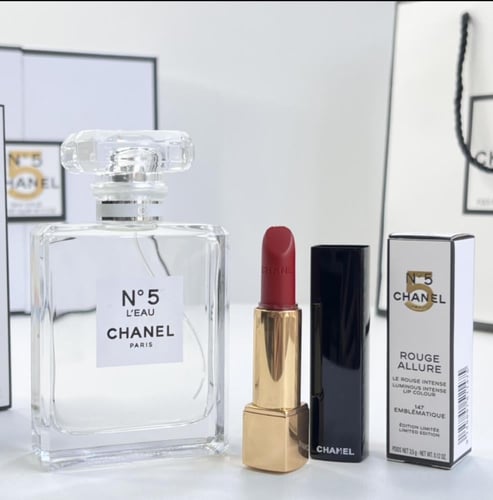 مجموعة شانيل ان 5 ( عطر و روج )