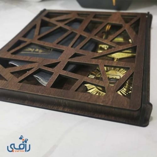 طقم نعود بحذر