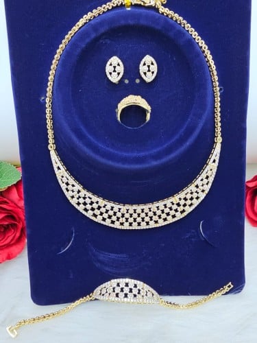 طقم زركون سهرة لون فضي ٤ قطع مع علبة فخمة