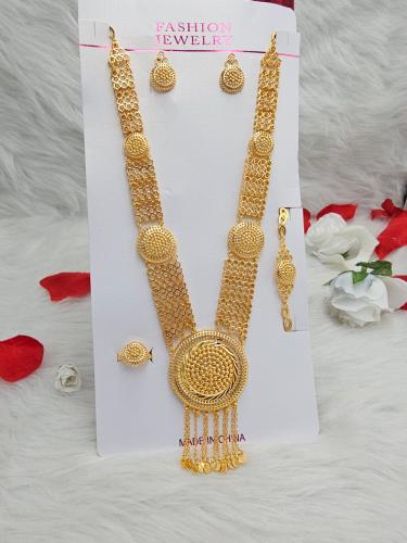 طقم نسائي بديل الذهب عيار 21 بتصميم مميز