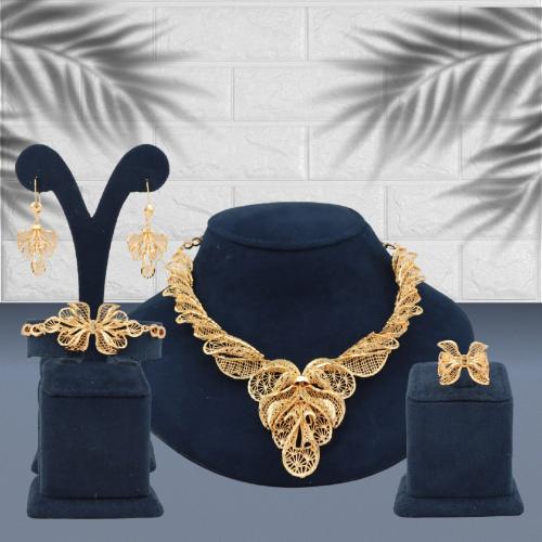 طقم نسائي بديل الذهب عيار 21 بتصميم مميز