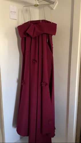 فستان لميس عنابي