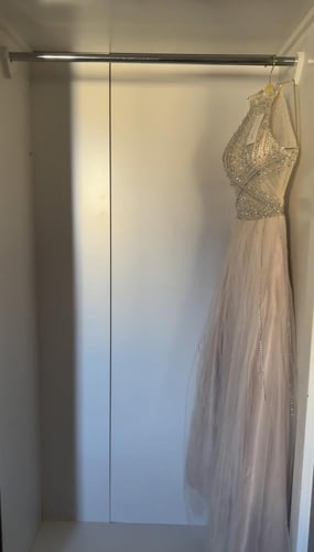 فستان اريج بتفاصيل كرستالية