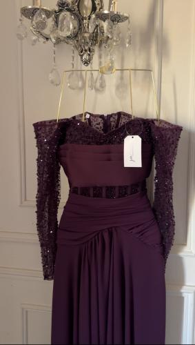 فستان دانا باذنجاني باكمام