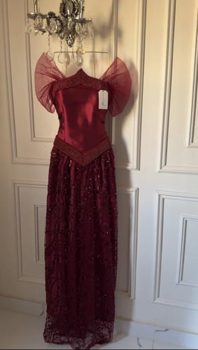 فستان ليال احمر