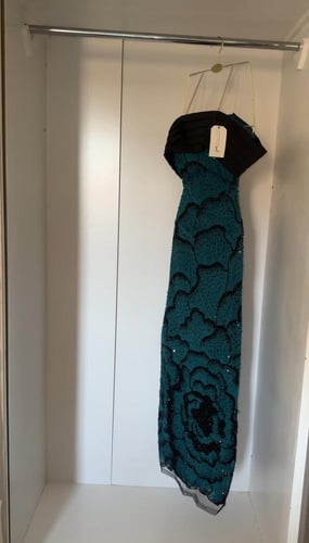 فستان اسماء