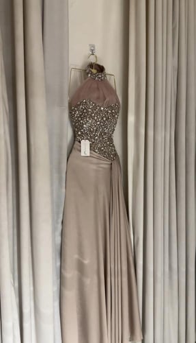 فستان جميله