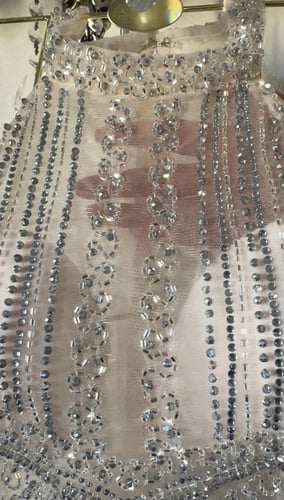 فستان اريج بتفاصيل كرستالية