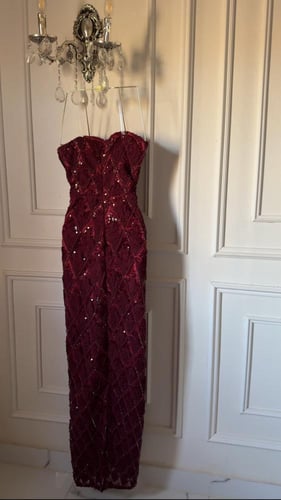 فستان أميره عنابي باكمام