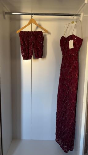 فستان أميره عنابي باكمام