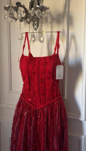 فستان لمى تل احمر