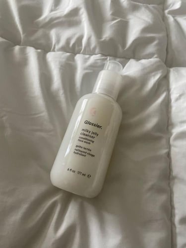 Milky jelly cleanser