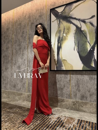 فستان احمر ناعم