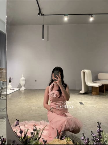 فستان وردي مفتوح