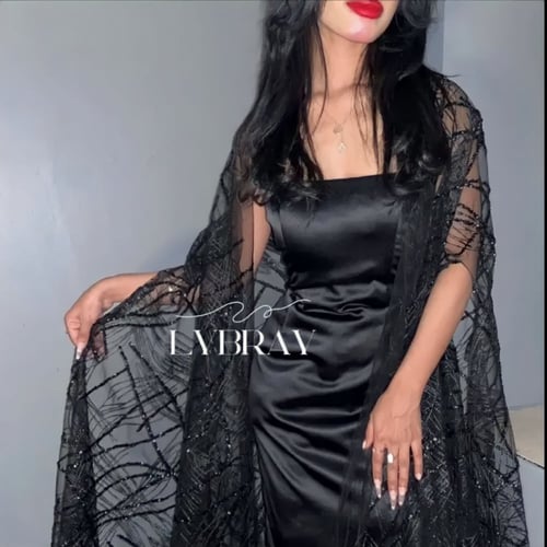 فستان اسود طويل