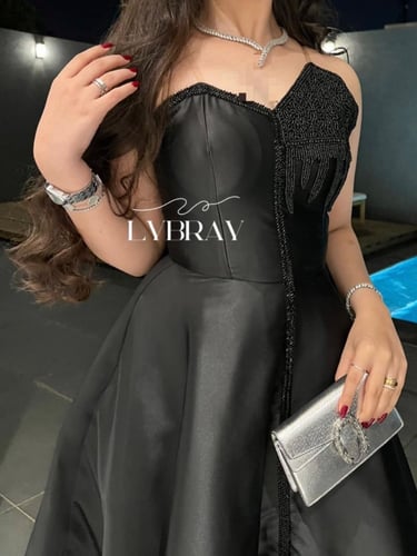 فستان اسود طويل