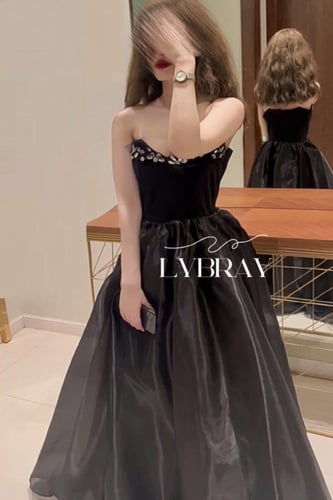 فستان اسود بكرستال