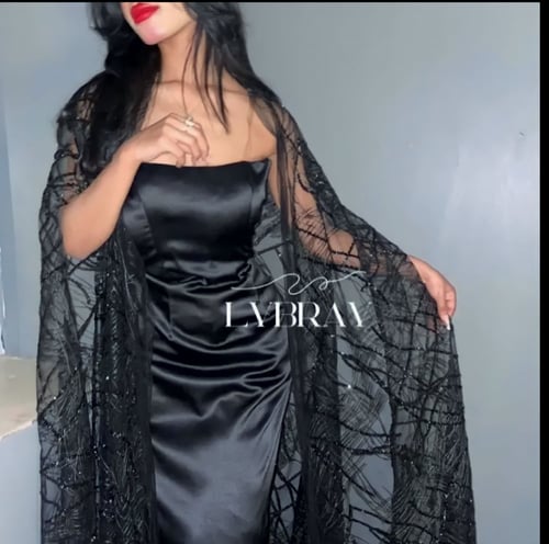 فستان اسود طويل