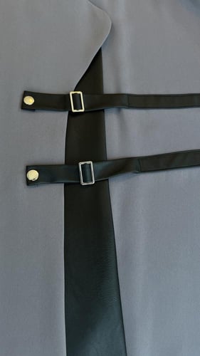 عباية جلد اسود