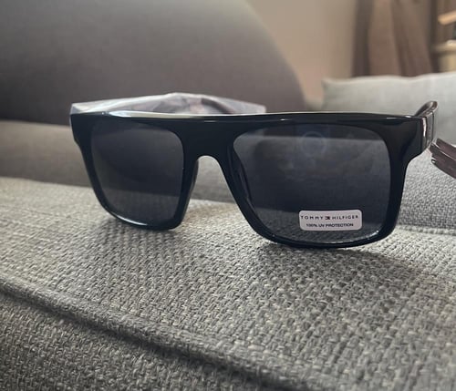 نظاره من Tommy hilfiger
