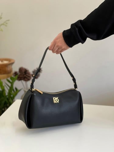 حقيبة من DKNY