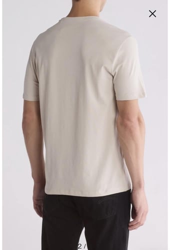 تي شيرت من DKNY