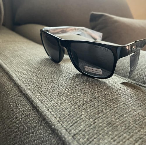 نظاره من Tommy hilfiger