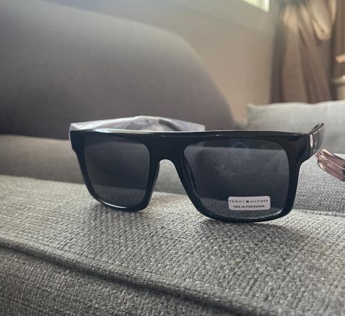 نظاره من Tommy hilfiger