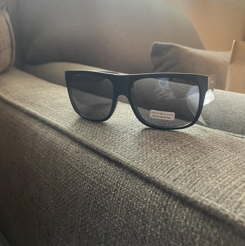 نظاره من Tommy hilfiger