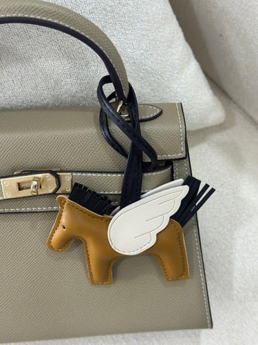 حصان تعليقه