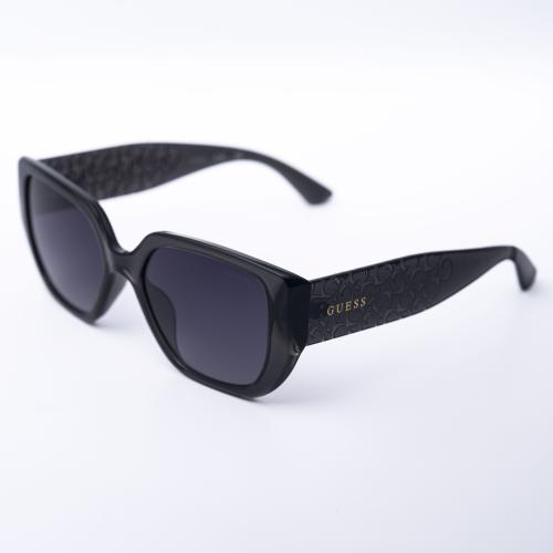 نظارة شمسية من Guess