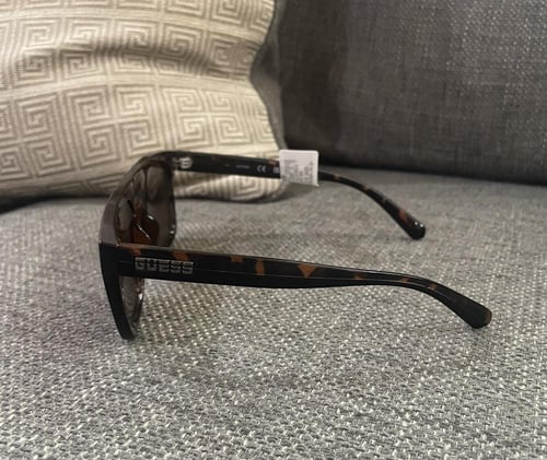 نظاره من Guess