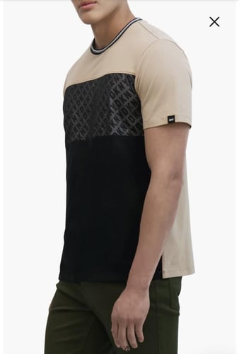 تي شيرت من DKNY