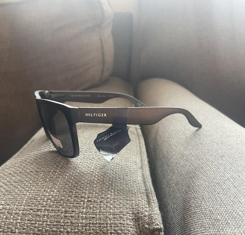 نظاره من Tommy hilfiger