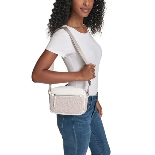 حقيبة من DKNY