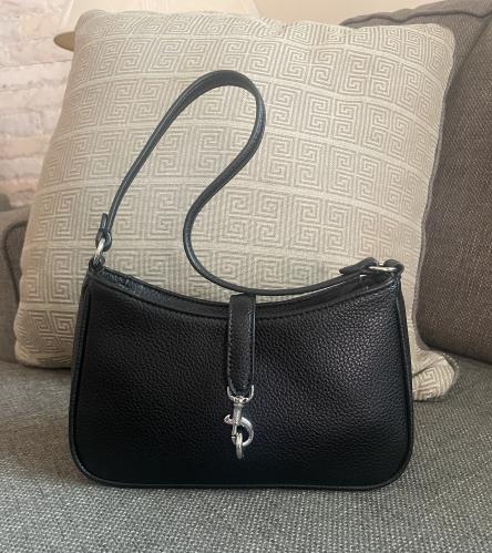 حقيبة من DKNY
