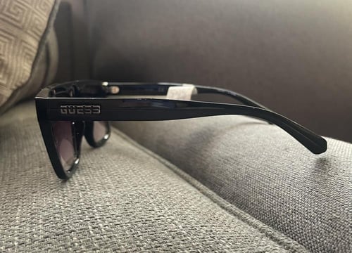 نظاره من Guess