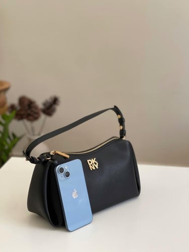 حقيبة من DKNY