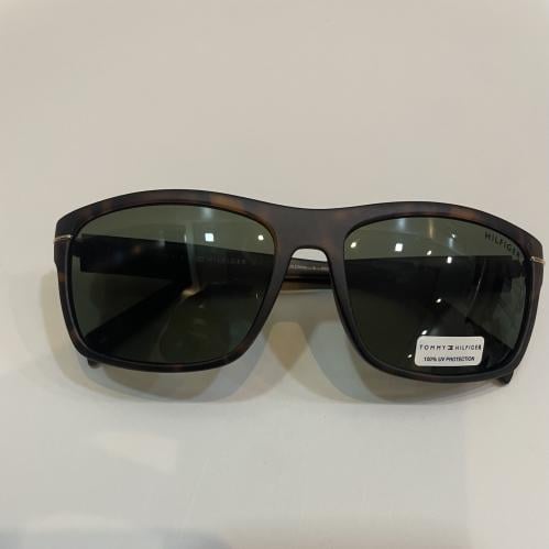 نظاره من Tommy hilfiger