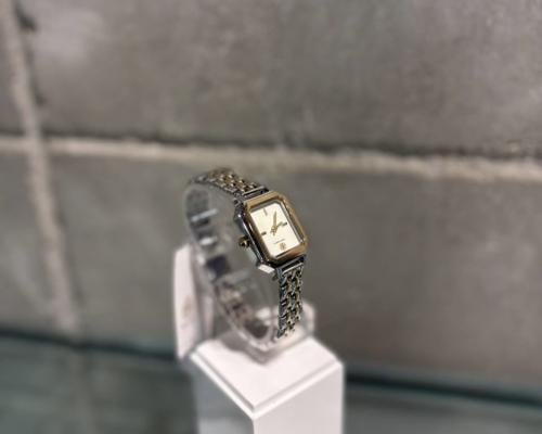 ساعه من Tory Burch