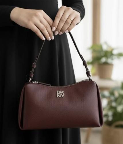 حقيبة من DKNY