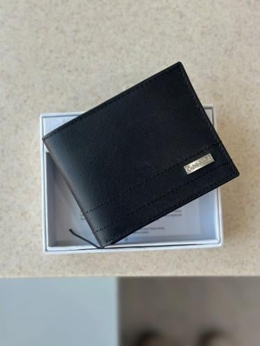 بوك رجالي من Calvin Klein