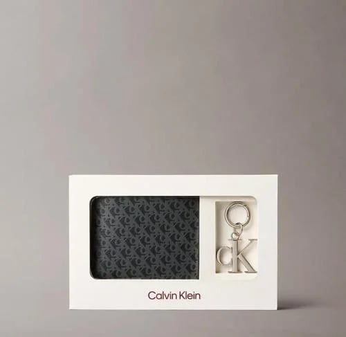 طقم رجالي من Calvin Klein