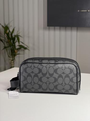 حقيبة من Coach