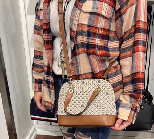 حقيبة من Tommy Hilfiger