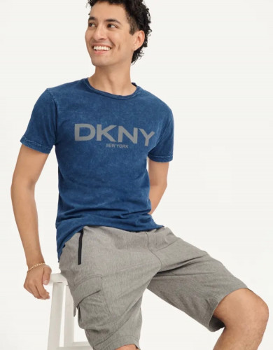 تي شيرت من DKNY